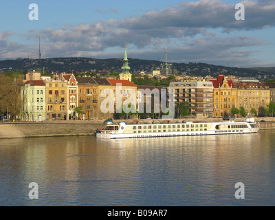 BUDAPEST, HONGRIE. Tôt le matin, sur le Danube, en regardant vers le côté Buda de la rivière. L'année 2008. Banque D'Images