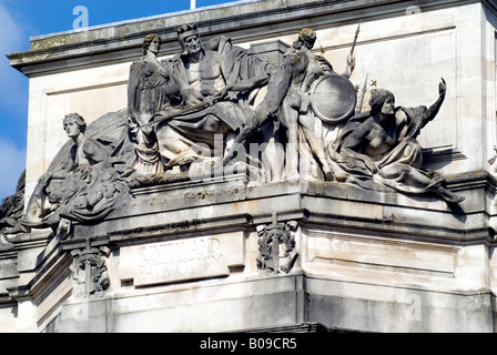 L'unité et de patriotisme, Sculpture, Cardiff City Hall, Cathays Park, Cardiff, Pays de Galles, Royaume-Uni. Banque D'Images