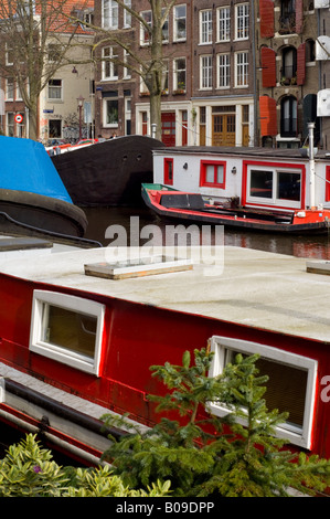 Amsterdam, les bateaux-maisons et bâtiments le long du canal Brouwersgracht Banque D'Images