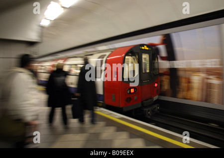 Approche de la station de métro de Londres Banque D'Images