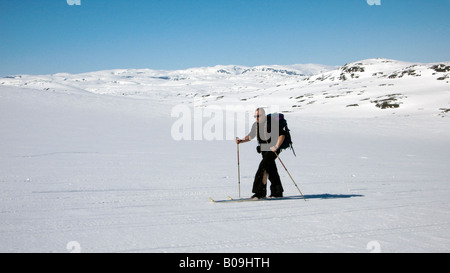Arthur Gebuys ski de randonnée Alpinisme sur le glacier près de Finse DNT Norwegian Association Trekking hut Norvège Banque D'Images