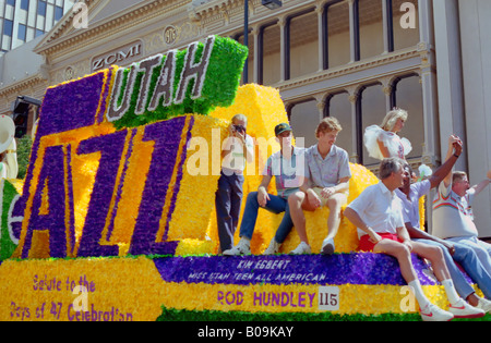 Utah Jazz NBA basketball flotter dans un pioneer day parade en SLC, Utah, USA au milieu des années 1980. Banque D'Images