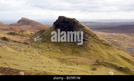 Vue depuis le quiraing vers le son de raasay sur l'île de Skye Banque D'Images