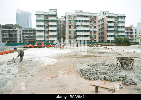 Site de construction avec les travailleurs Banque D'Images