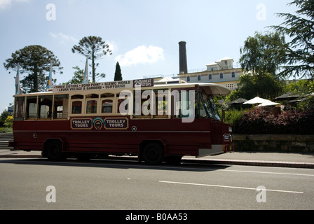 Les Montagnes Bleues Trolley tour offre un bus hop on hop off service aux visiteurs dans les Montagnes Bleues Banque D'Images