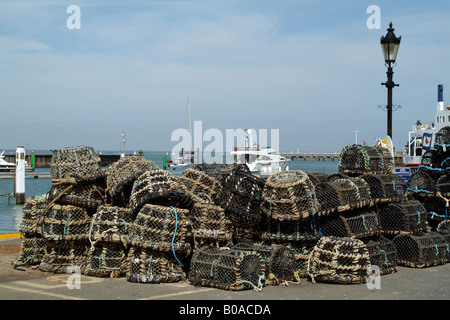 La ligne des casiers à homard quay dans le port de Yarmouth Île de Wight Angleterre UK Banque D'Images