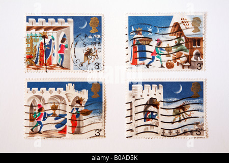 Quatre timbres de Noël britannique des années 1970 illustrant le bon roi Wenceslas Banque D'Images