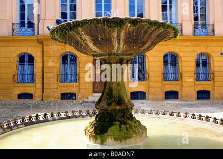 Fontaine de la place albertas à Aix en provence france Banque D'Images