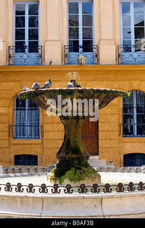 Fontaine de la place albertas à Aix en provence france Banque D'Images