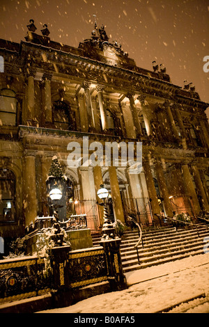 Hôtel de la marine marchande dans la neige, Belfast, en Irlande du Nord Banque D'Images