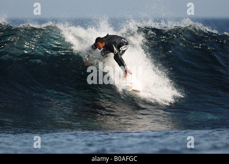 Sunny Garcia free surf à Brimms Ness près de Thurso highlands Ecosse Banque D'Images