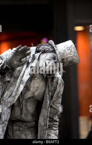 Un artiste de rue à Covent Garden London Banque D'Images