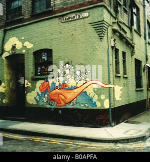 Peinture murale sur le côté d'un immeuble près de Whitechapel, East London Banque D'Images