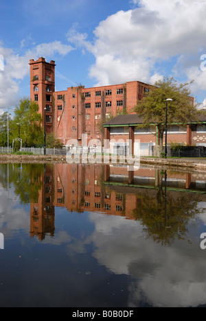 Lloydfield sur Mill Street Mellor Miles Platting Manchester est une région défavorisée en ce moment en régénération. Banque D'Images