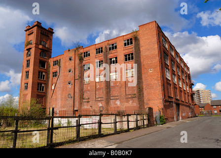 Lloydfield sur Mill Street Mellor Miles Platting Manchester est une région défavorisée en ce moment en régénération. Banque D'Images