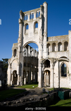 Abbaye bénédictine abbaye ruinée Abbaye de Jumièges en Normandie France Jumièges Banque D'Images