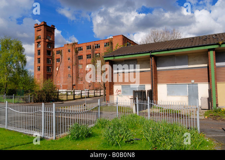 Lloydfield sur Mill Street Mellor Miles Platting Manchester est une région défavorisée en ce moment en régénération. Banque D'Images