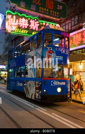 La Chine, Hong Kong, Hong Kong Island, Wan Chai, des tramways en marche entre Central et Wan Chai Banque D'Images