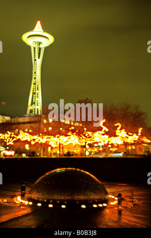 Space Needle, vue du Seattle Center et piétonne zone touristique Seattle Washington USA Banque D'Images