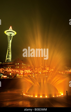 Space Needle, vue du Seattle Center et piétonne zone touristique Seattle Washington USA Banque D'Images