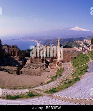 Le théâtre grec et à l'Etna Taormina Sicile Italie Banque D'Images