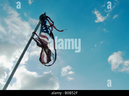 Tattered ou usé drapeau Américain Banque D'Images