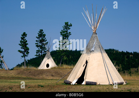 Amérique du Nord, USA, Dakota du Sud, le bois mort. TaTanka Histoire du bison. Tipis Indiens Lakota. Banque D'Images