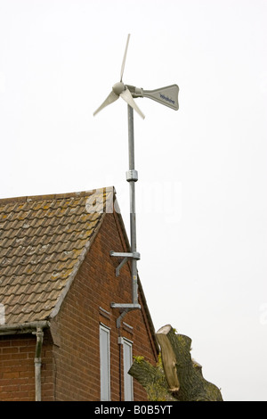 Windsave monté sur le toit de l'éolienne jusqu'Bewdley UK Worcestershire Banque D'Images