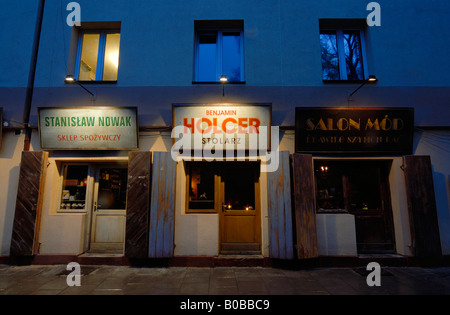 Restaurant élégant conçu pour ressembler à une rangée de boutique traditionnelle dans Kazimeirz, le quartier juif de Cracovie, Pologne Banque D'Images