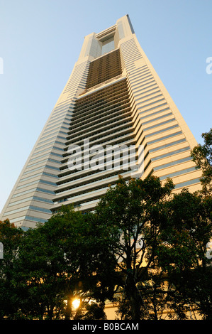 La Landmark Tower lors d'un coucher du soleil de printemps, Yokohama JP Banque D'Images