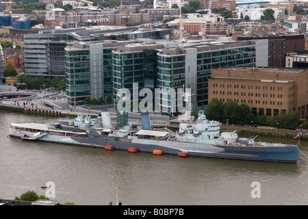 Vue aérienne de HMS Belfast de l'Imperial War Museum amarré sur la Tamise à Londres est plus dans l'arrière-plan Banque D'Images