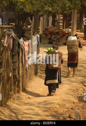 Les villageois akha , règlement hilltribe, Mae Hong Son, Thaïlande Banque D'Images