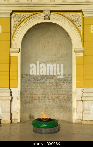 Flamme éternelle dans la mémoire des victimes de la 2e guerre mondiale à Sarajevo, Bosnie Herzégovine Europe Banque D'Images