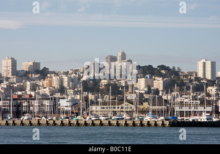Port de Plaisance de San Francisco a photographié de l'ancienne prison fédérale sur l'île d'Alcatraz dans Golden Gate Bay Banque D'Images