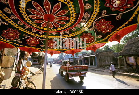 L'Orissa en Inde Artisanat brode Pipli parasol Banque D'Images