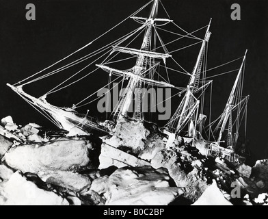 ERNEST SHACKLETON, le navire coincé Endurance rapide dans les glaces de l'Antarctique le 27 août 1915. Photo : Frank Hurley Banque D'Images