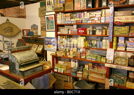 UK Norfolk Broads Sutton Broads Museum grocers shop Banque D'Images