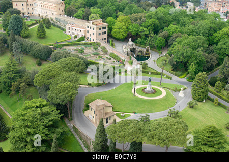 Jardins du Vatican comme vu à partir de la basilique St Pierre Banque D'Images