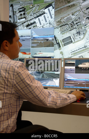 Surveillance vidéo à un aéroport, Essen, Allemagne Banque D'Images