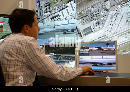 Surveillance vidéo à un aéroport, Essen, Allemagne Banque D'Images