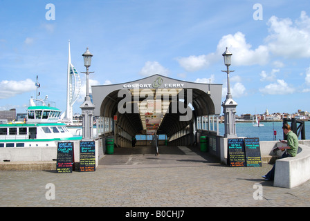 Gosport Ferry Port, Esplanade, à Gosport, Hampshire, Angleterre, Royaume-Uni Banque D'Images