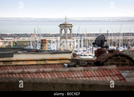 Tour de l'horloge donnant sur le port de Ramsgate Kent UK Banque D'Images