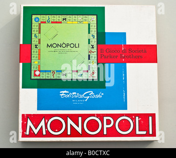 Jeu en boîte de 1980 version italienne du monopole Banque D'Images