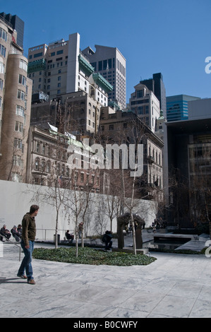 Le jardin de musée d'Art Moderne W 53rd Street, New York, NY, USA Banque D'Images