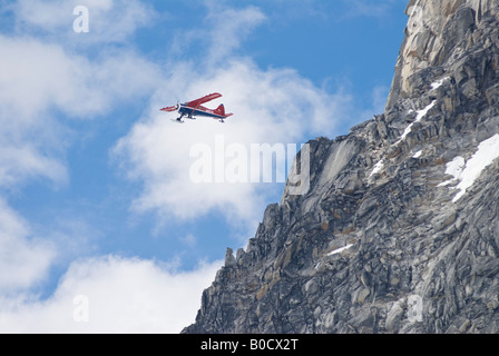 Bush avion survolant la petite Suisse, Glacier, Alaska Pika Banque D'Images