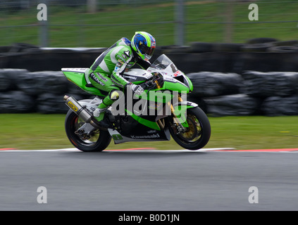 Billy McConnell équitation une Kawasaki moto dans le British Superbike Championship at Oulton Park Cheshire England Royaume-Uni Banque D'Images