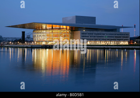 Le nouvel Opéra ou Operaen sur l'île de Holmen, Copenhague, Danemark. Banque D'Images