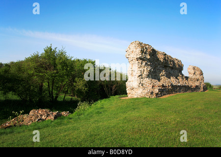 Site de Norman Motte et Bailey au Roman Fort de Gariannonum à Burgh Castle, près de Great Yarmouth, Norfolk, Royaume-Uni. Banque D'Images