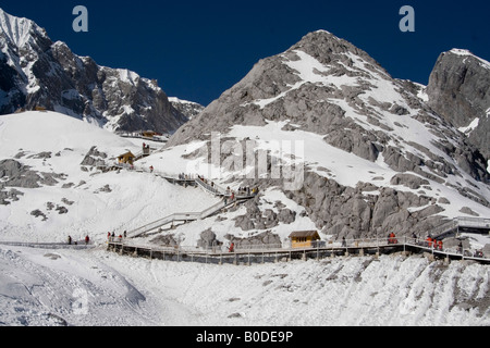 Pic enneigé du Dragon de Jade (Yulong') Snow Mountain, autour de Lijiang, Yunnan, Chine Banque D'Images