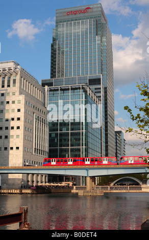 Canary Wharf - Heron Quays, le Docklands Light Railway Banque D'Images